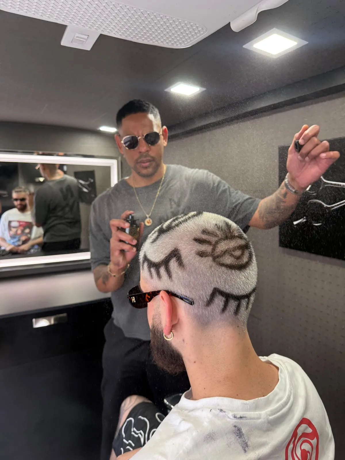 Corte fade terminado en la silla de Oriam